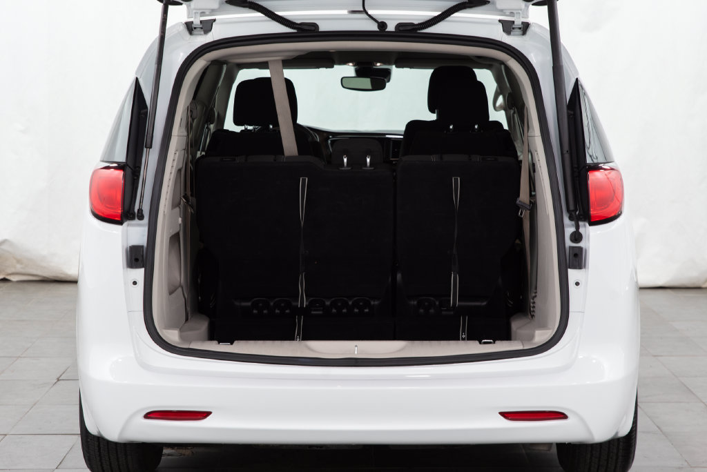 Used 2023 Chrysler Voyager LX FWD image 13