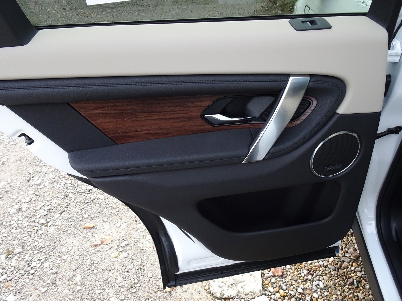 New 2025 Land Rover Discovery Sport S image 21