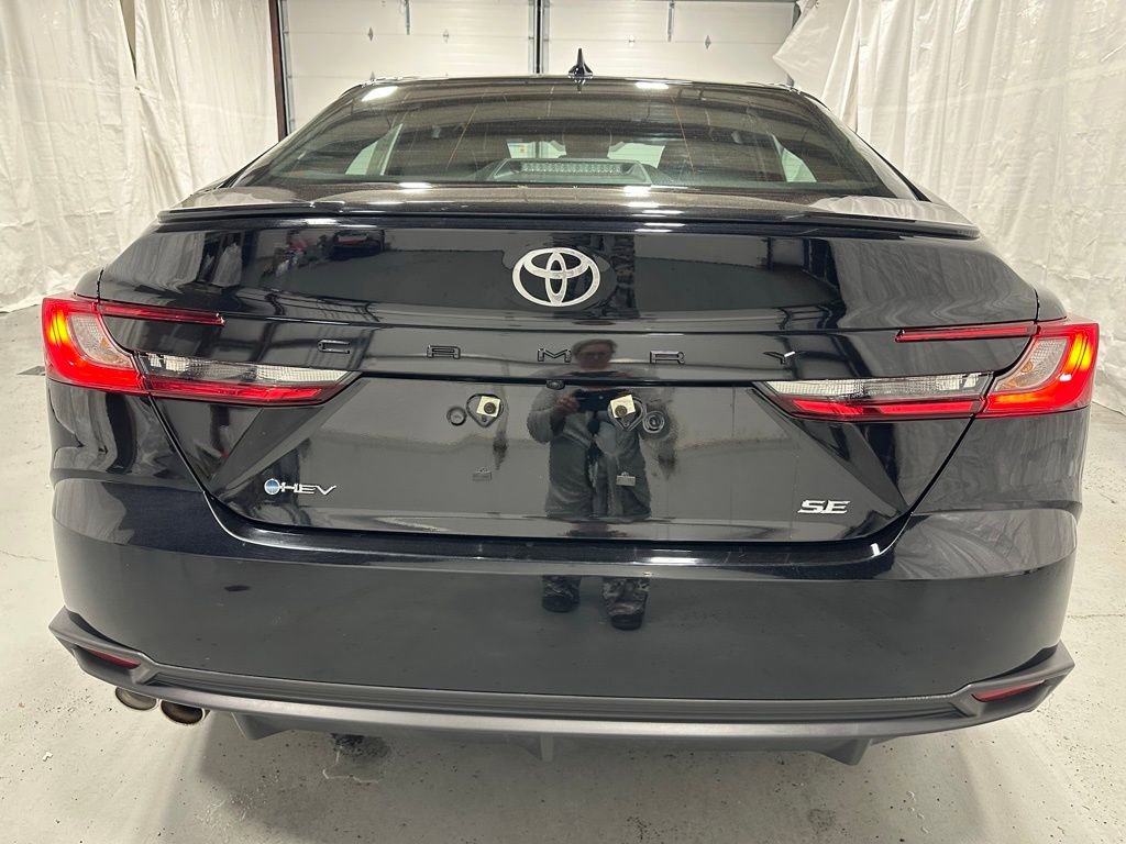 Used 2025 Toyota Camry SE image 6