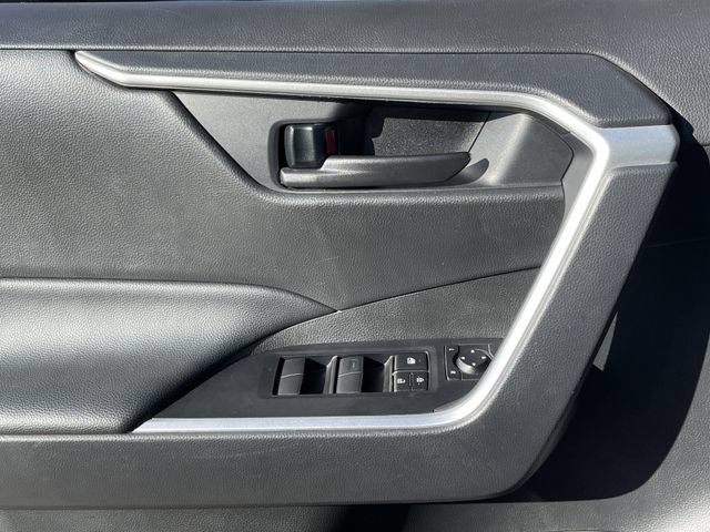 Used 2025 Toyota RAV4 LE AWD/4WD image 22