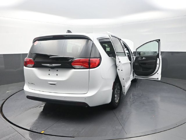 New 2027 Chrysler Pacifica LX FWD image 31
