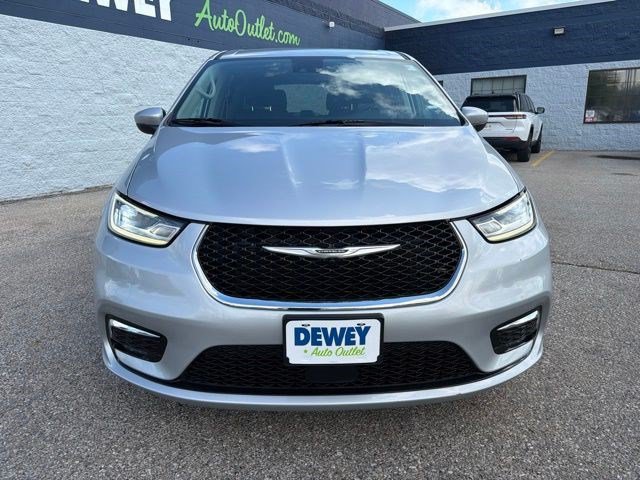 Used 2023 Chrysler Pacifica Touring-L FWD image 8