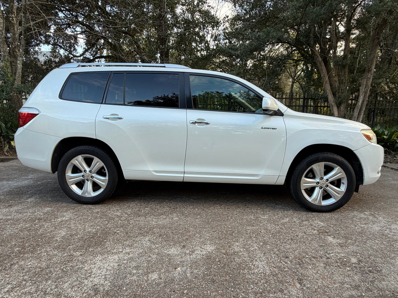 Used 2010 Toyota Highlander Limited image 10