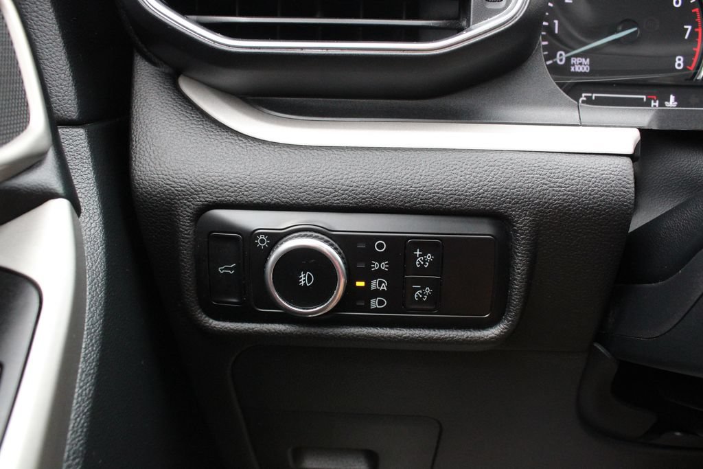 Used 2023 Ford Explorer XLT w/ Equipment Group 202A AWD/4WD image 9