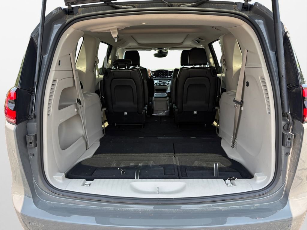 Certified 2023 Chrysler Pacifica Limited image 20