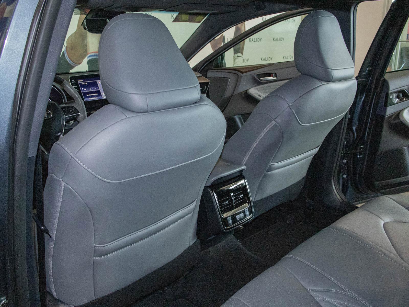 Used 2019 Toyota Avalon Limited image 10