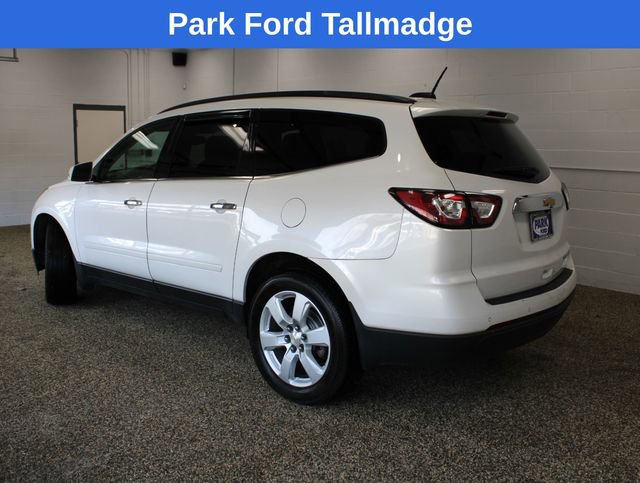 Used 2016 Chevrolet Traverse LT w/ Style and Technology Package image 2