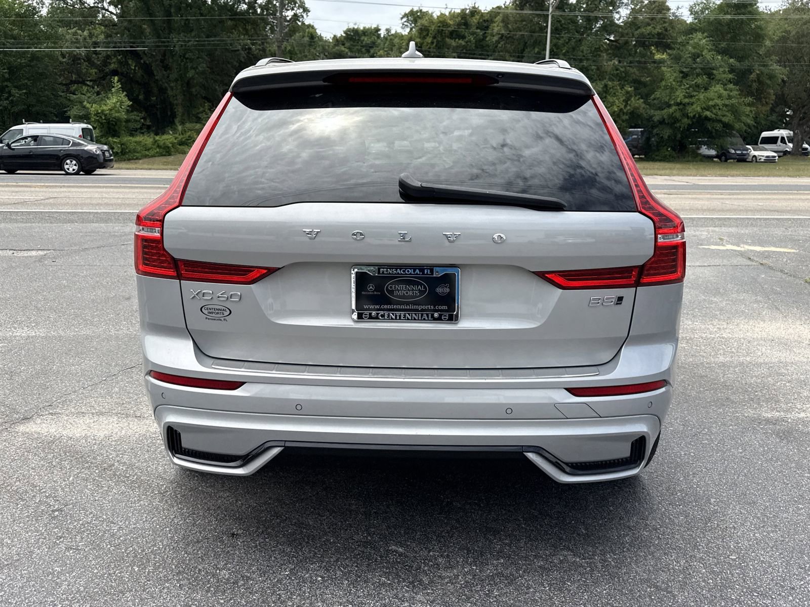 Used 2023 Volvo XC60 B5 Plus w/ Climate Package AWD/4WD image 4