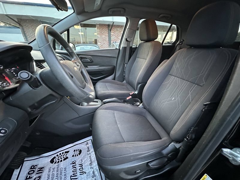 Used 2019 Chevrolet Trax LT FWD image 12
