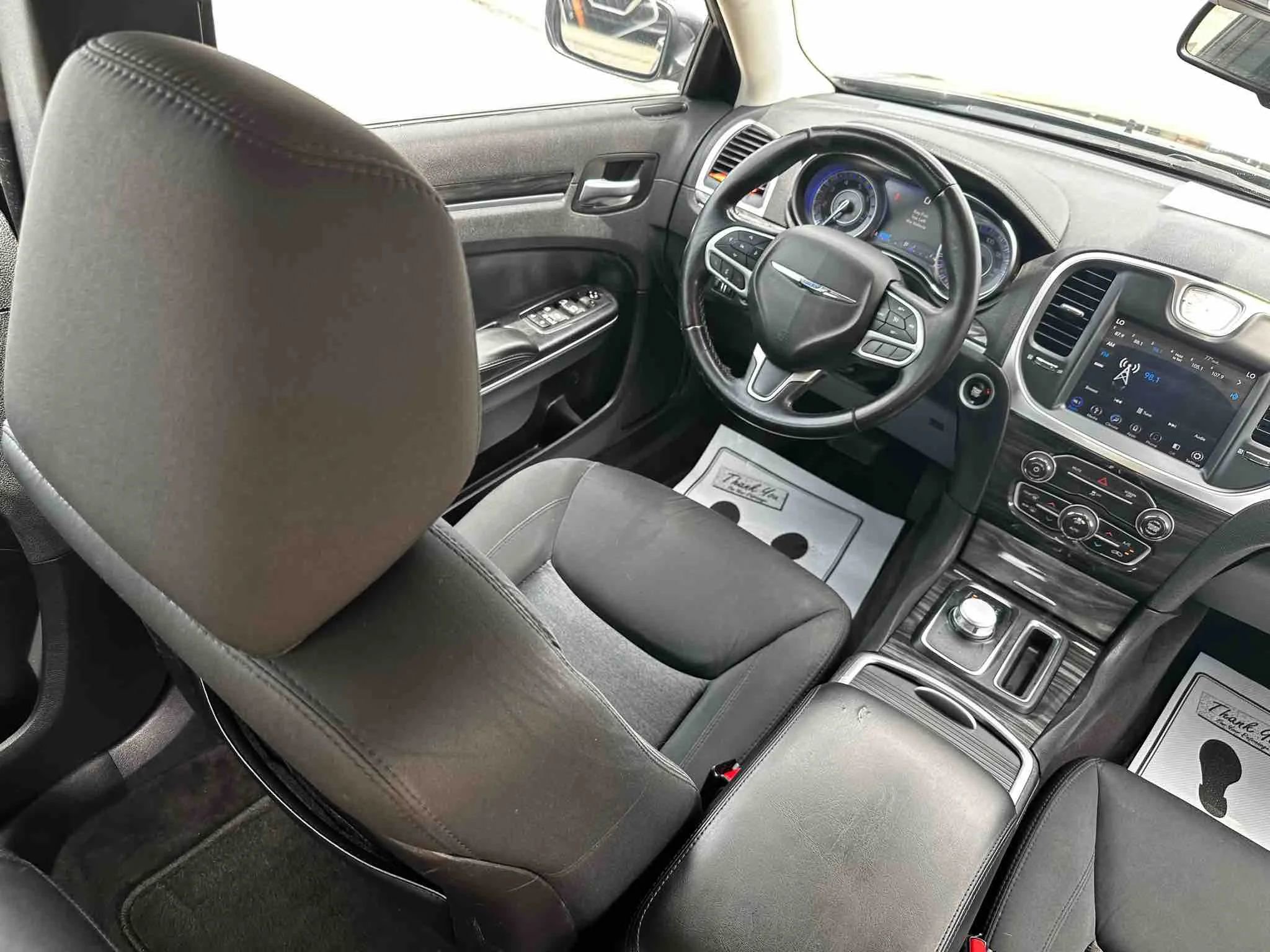 Used 2018 Chrysler 300 Touring w/ Driver Convenience Group image 61