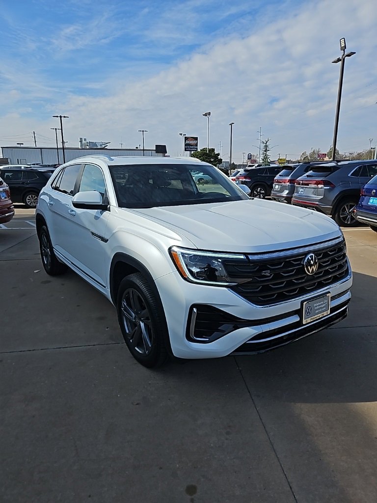 Used 2024 Volkswagen Atlas Cross Sport SEL R-Line image 3