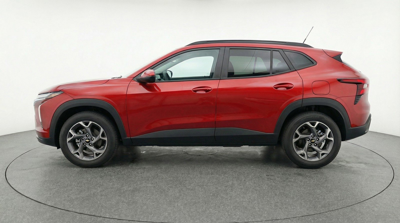 Used 2025 Chevrolet Trax LT FWD image 5