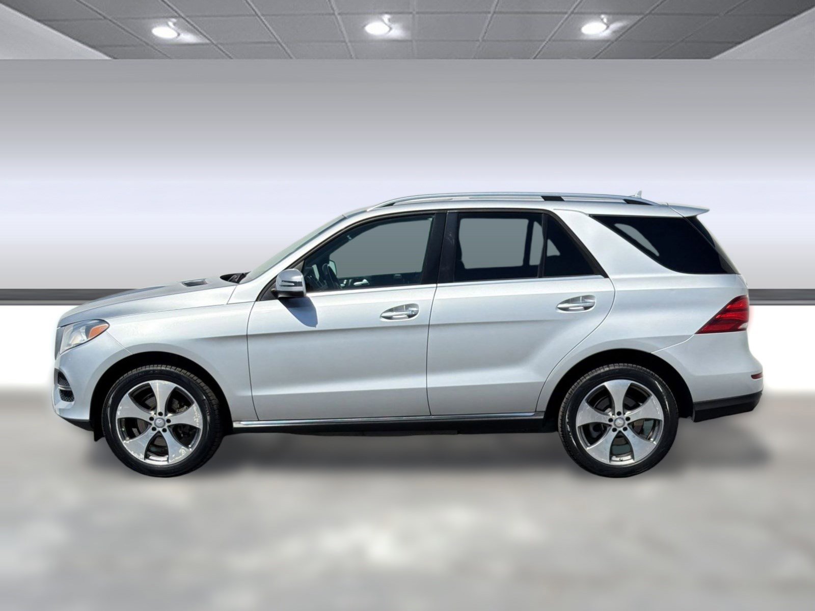Used 2016 Mercedes-Benz GLE 350 4MATIC image 2