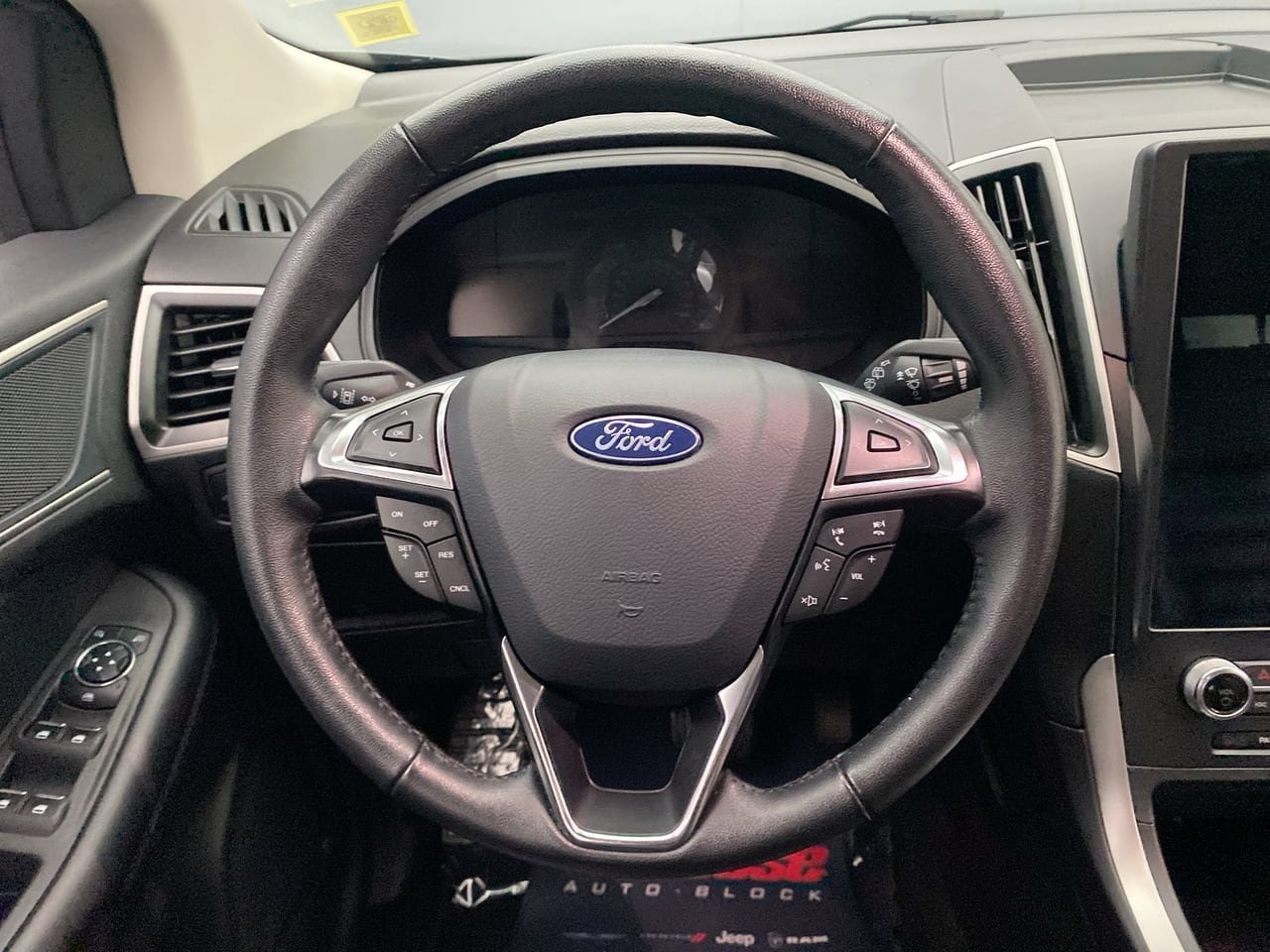 Used 2024 Ford Edge SEL AWD/4WD image 16