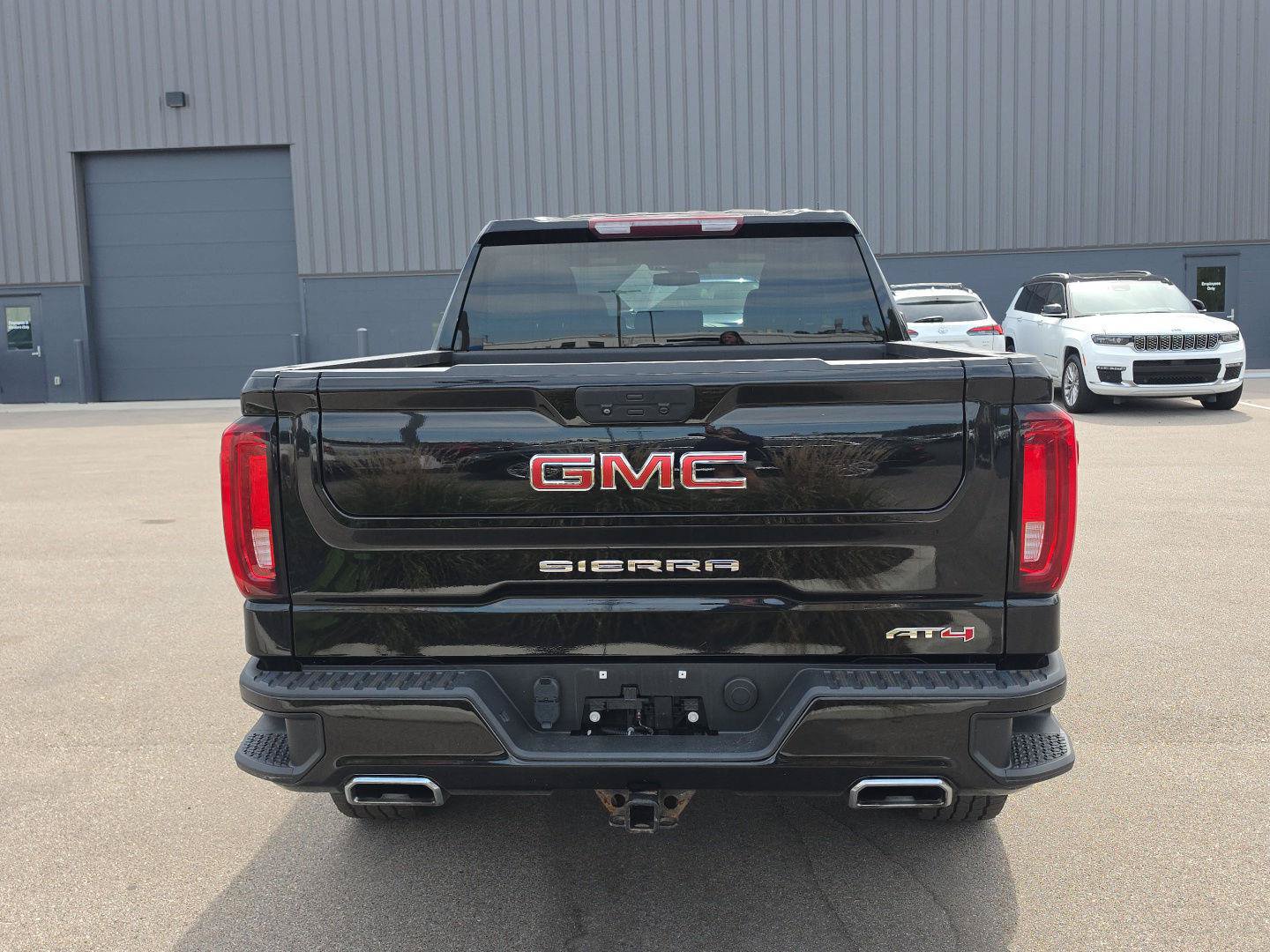 Used 2021 GMC Sierra 1500 AT4 AWD/4WD image 4