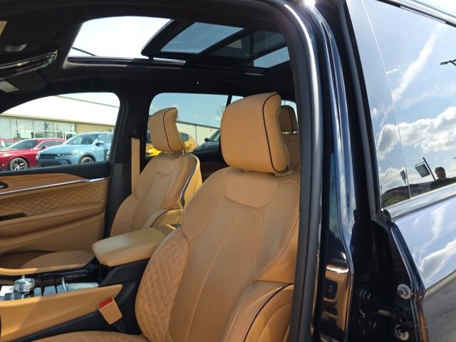 Used 2024 Jeep Grand Cherokee Summit image 15