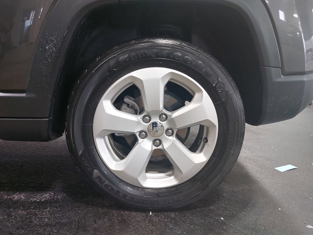 Used 2019 Jeep Compass Latitude w/ Cold Weather Group AWD/4WD image 33