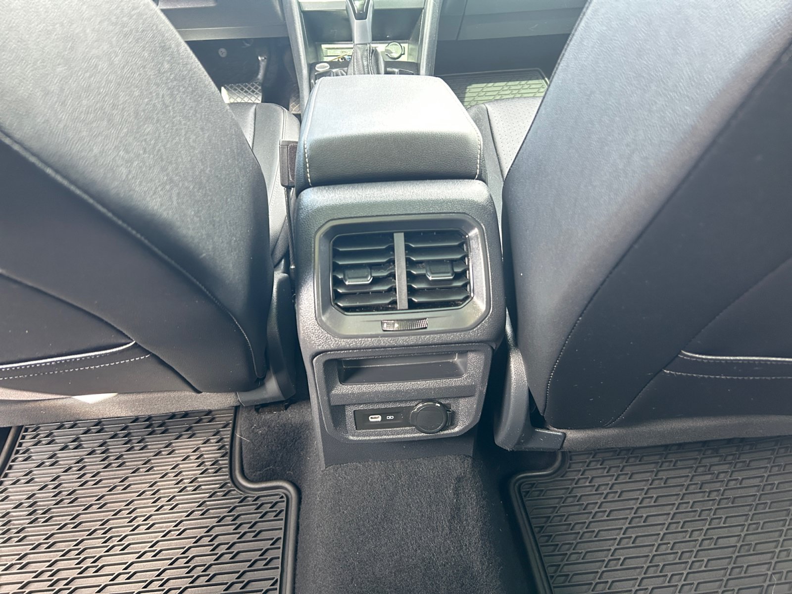 Used 2023 Volkswagen Tiguan SE AWD/4WD image 29