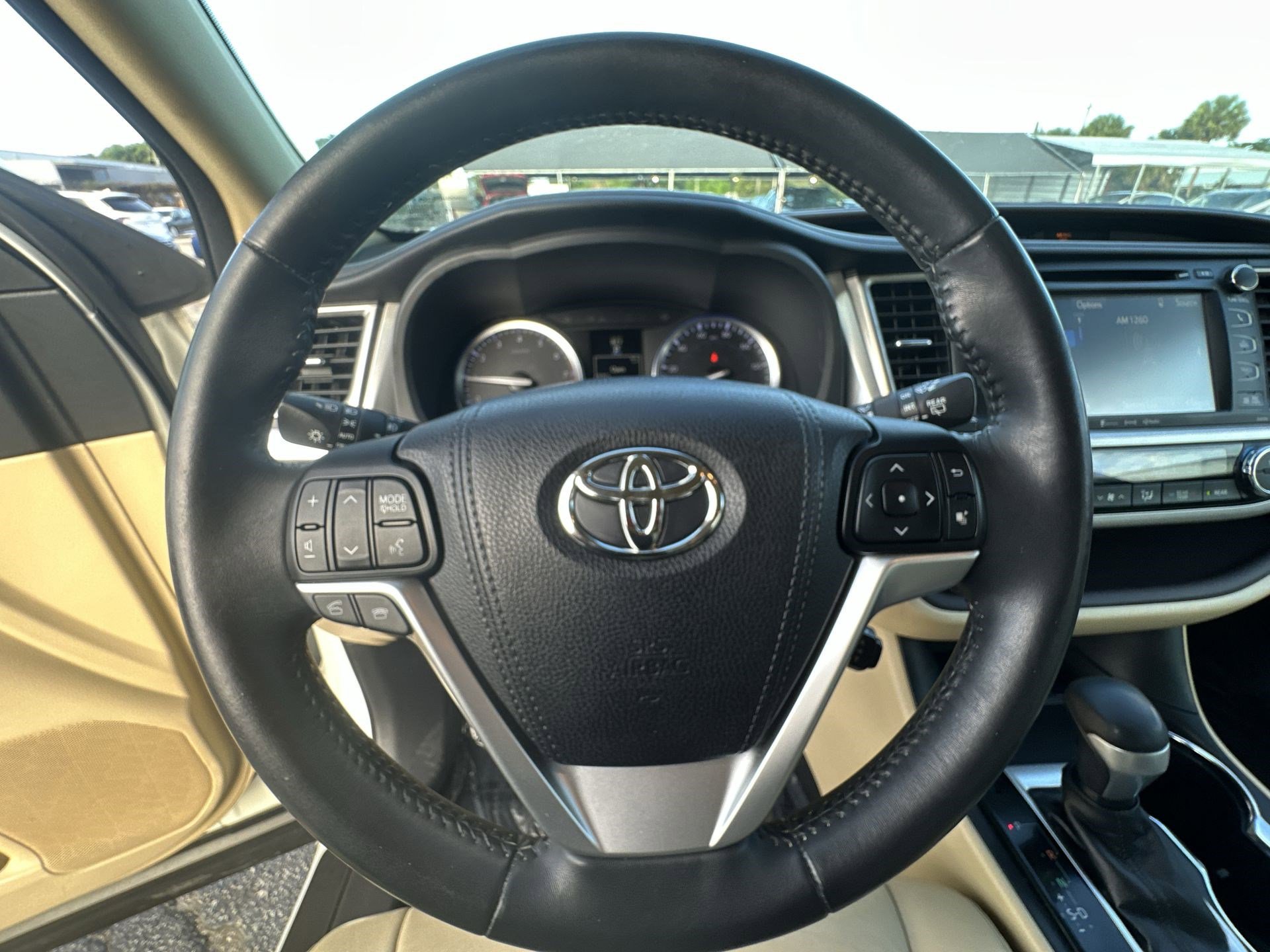 Used 2016 Toyota Highlander XLE image 11