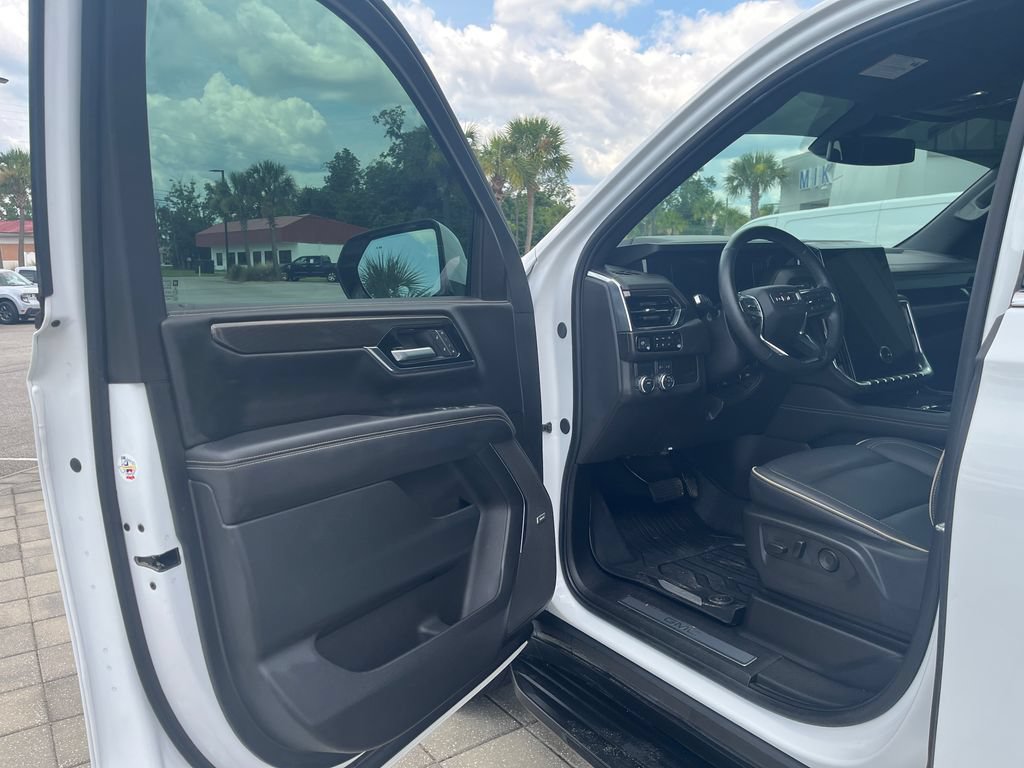 Used 2025 GMC Yukon XL Elevation RWD image 10