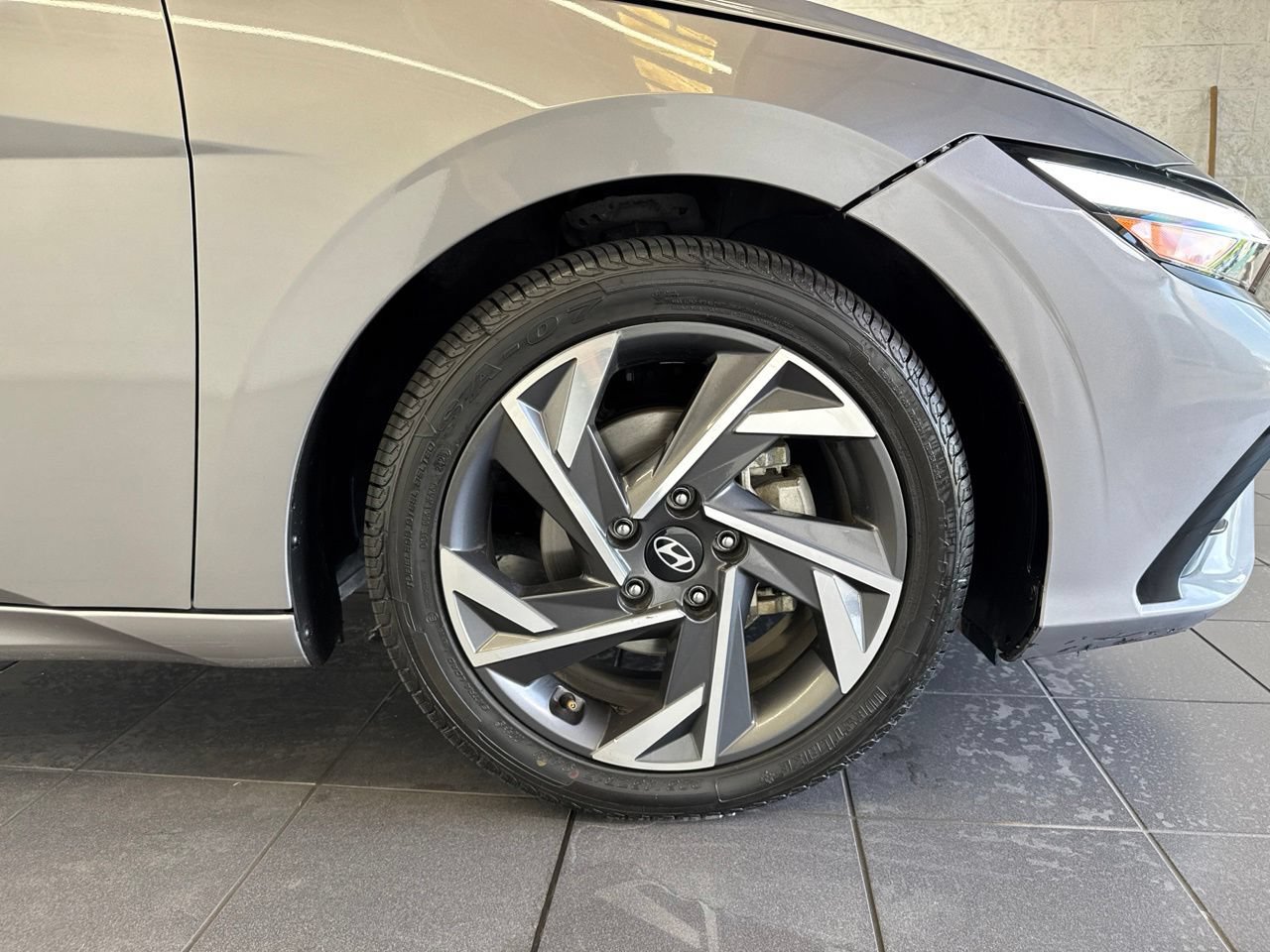 Used 2024 Hyundai Elantra Limited FWD image 50