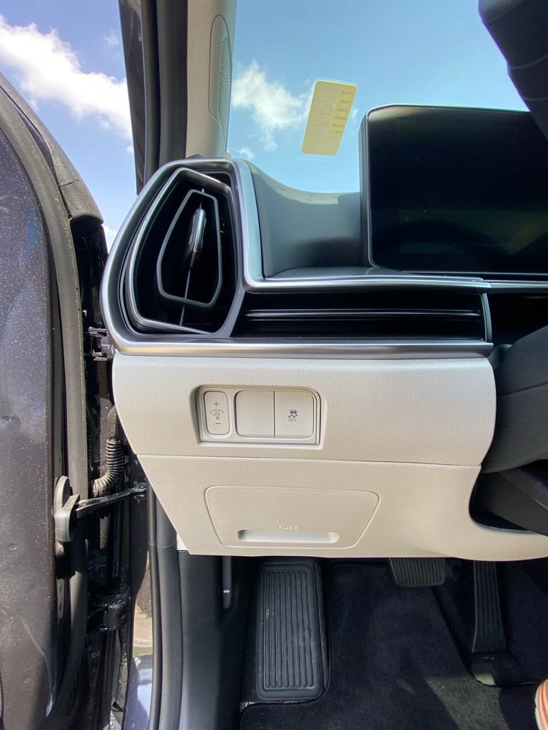 Certified 2025 Kia Sorento S w/ Panoramic Sunroof Package FWD image 12