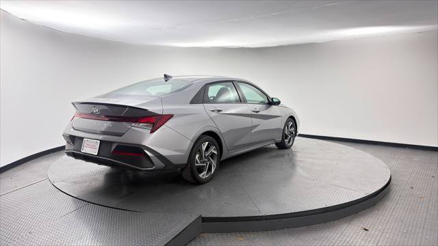 Used 2025 Hyundai Elantra Sport FWD image 8
