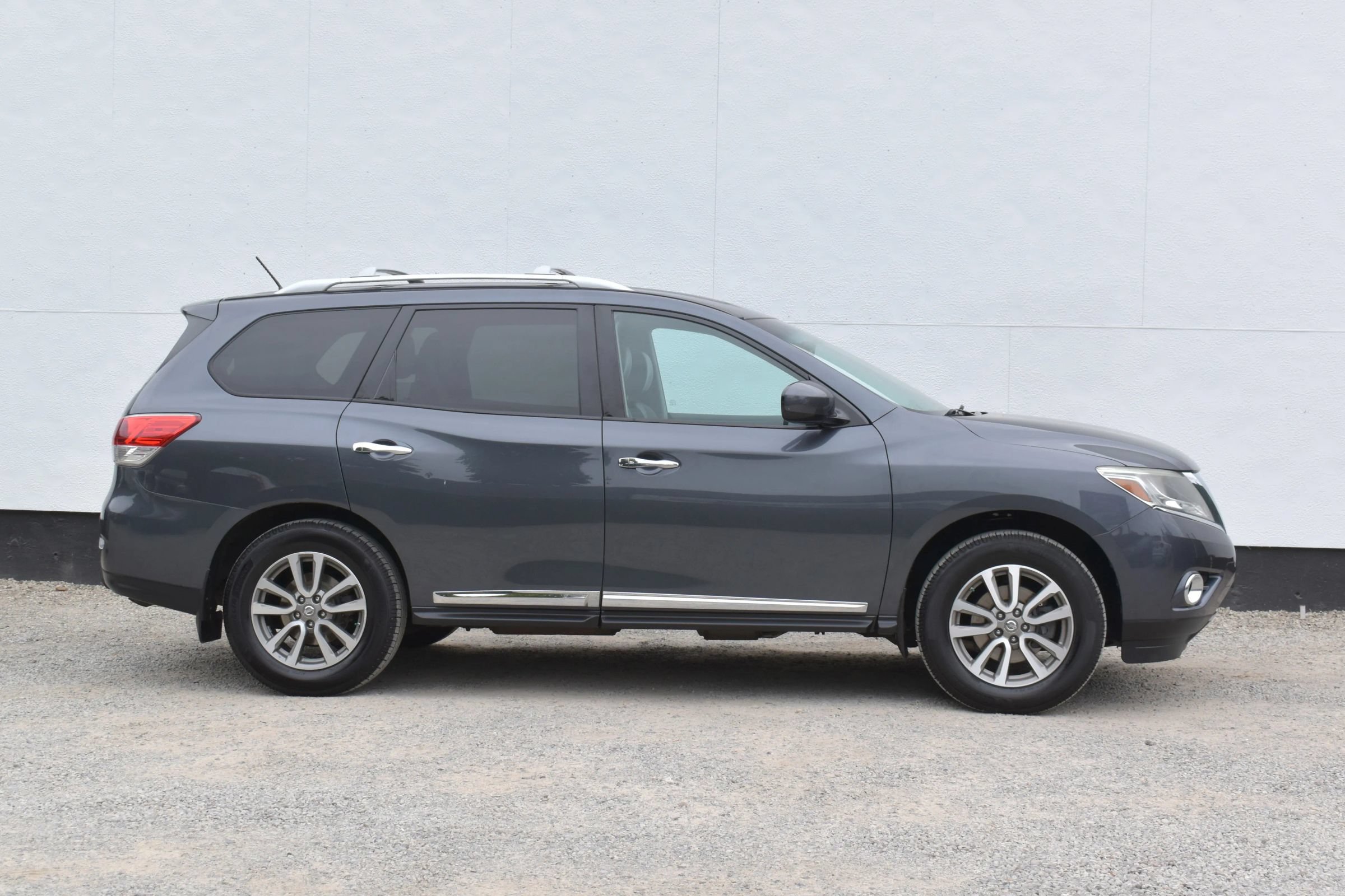 Used 2013 Nissan Pathfinder SL w/ Cargo Pkg AWD/4WD image 6
