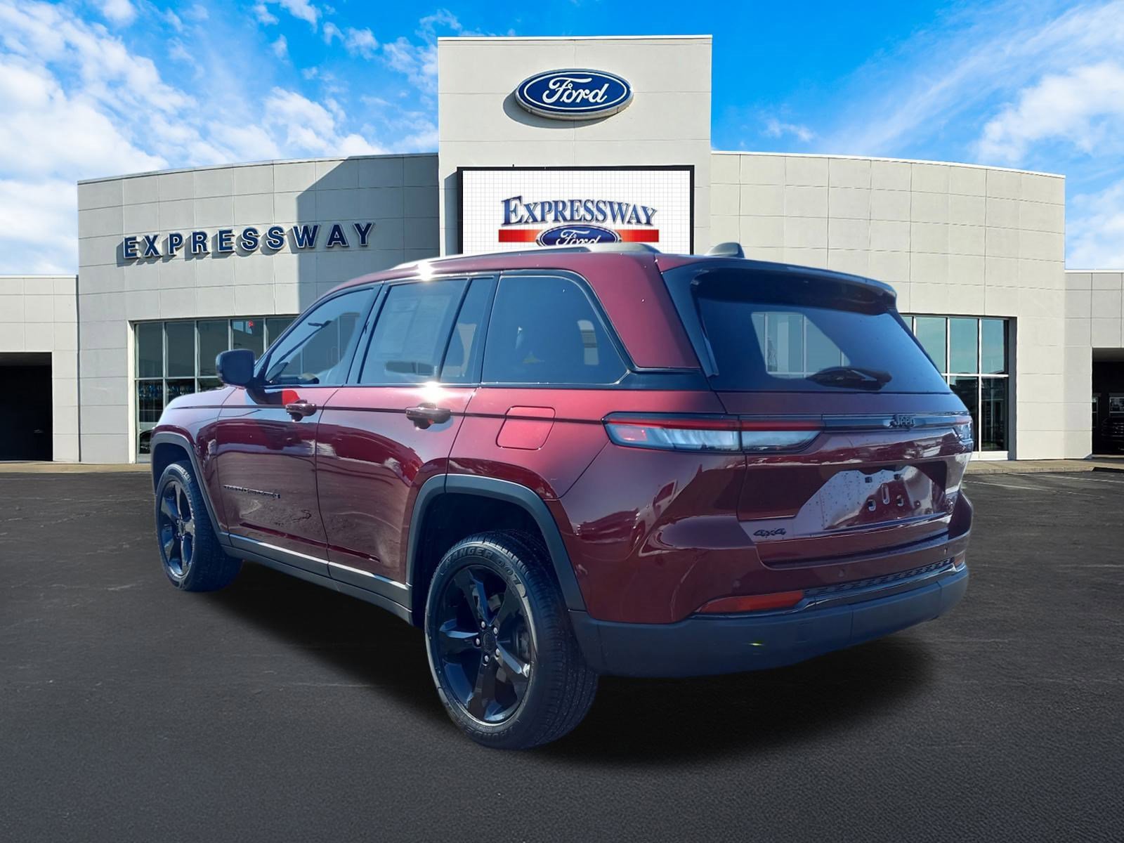 Used 2023 Jeep Grand Cherokee Altitude image 8