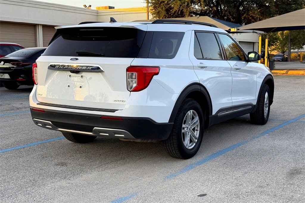 Used 2023 Ford Explorer XLT w/ Equipment Group 202A image 6