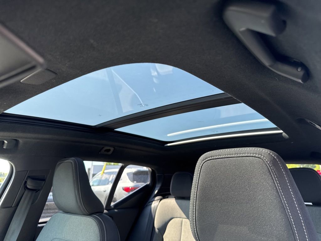 Used 2024 Volvo XC40 B5 Core image 29