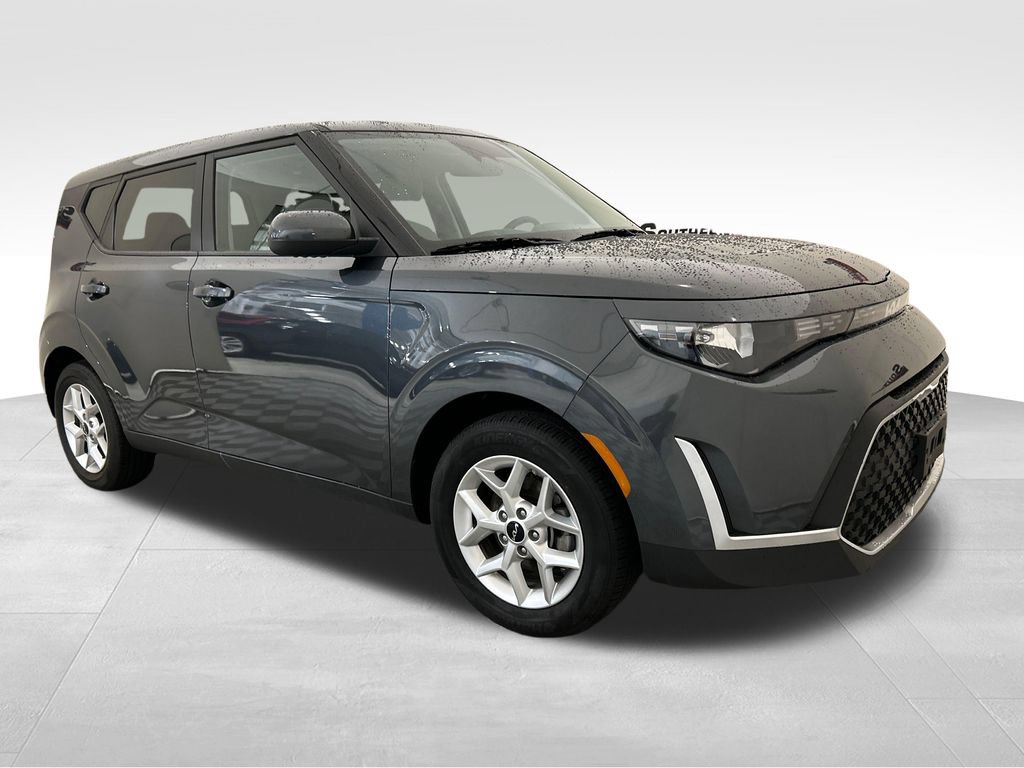 Used 2025 Kia Soul LX w/ LX Technology Package FWD image 8