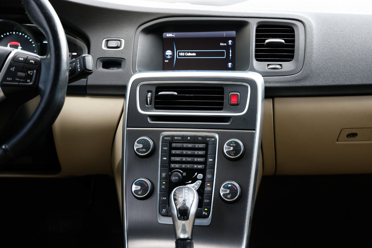 Used 2015 Volvo S60 T5 Platinum image 34