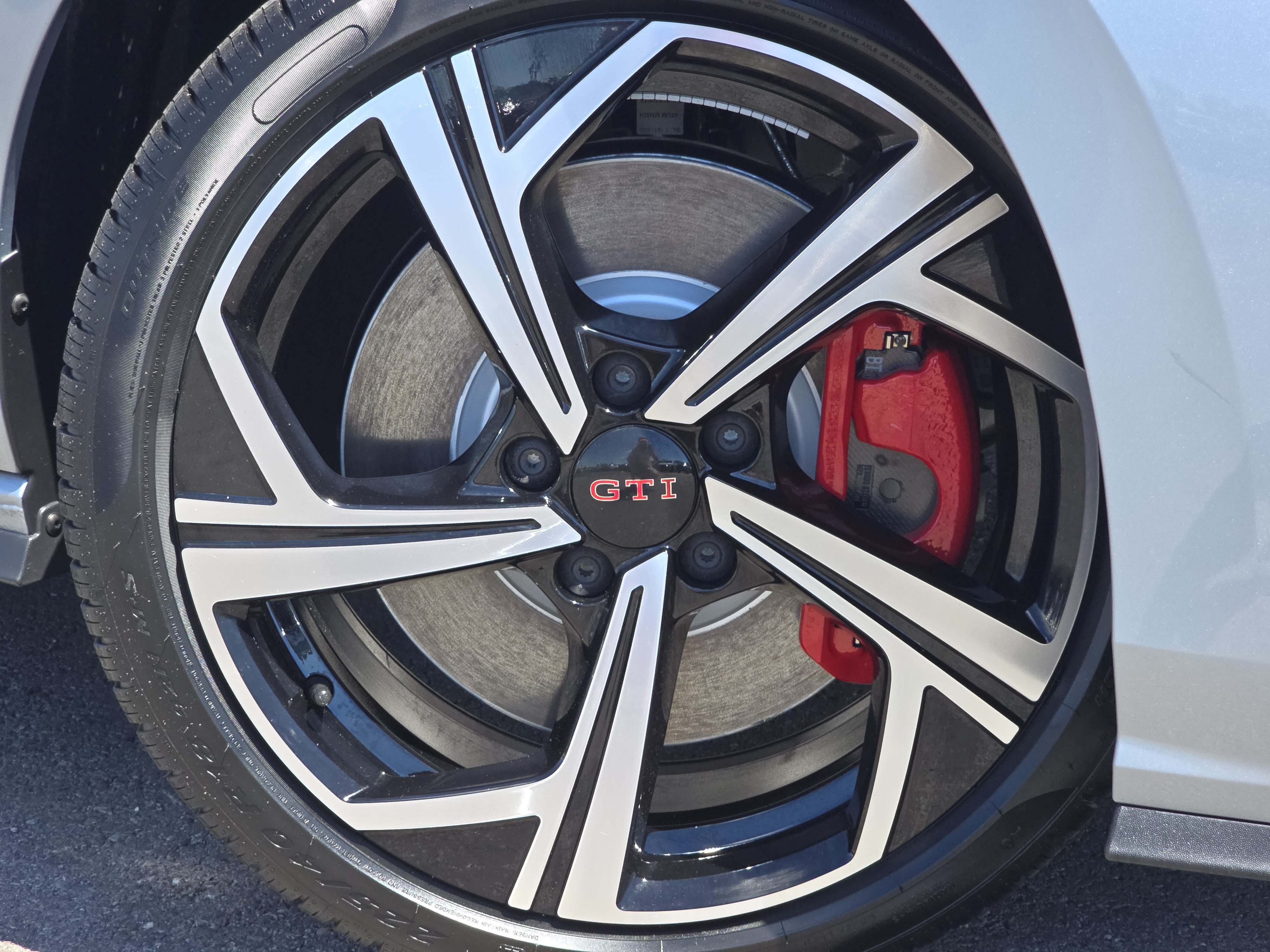 New 2026 Volkswagen GTI SE FWD image 16