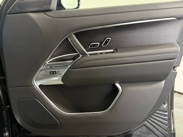Certified 2026 Land Rover Range Rover SE image 17