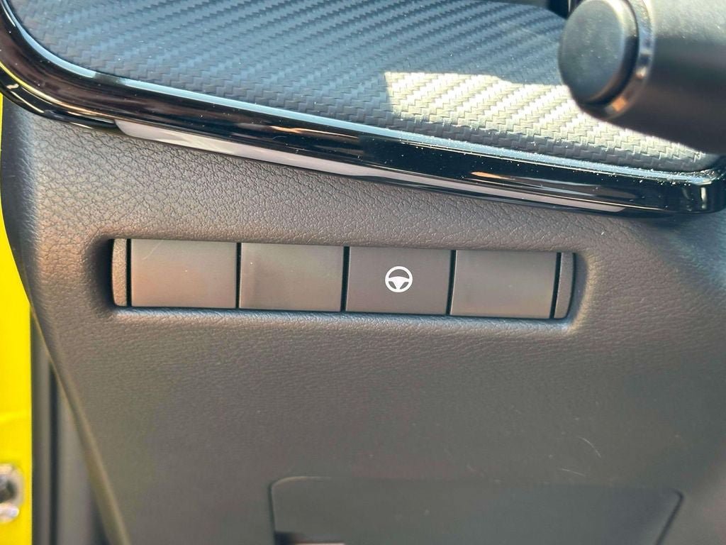 Used 2025 Nissan Kicks SR AWD/4WD image 19