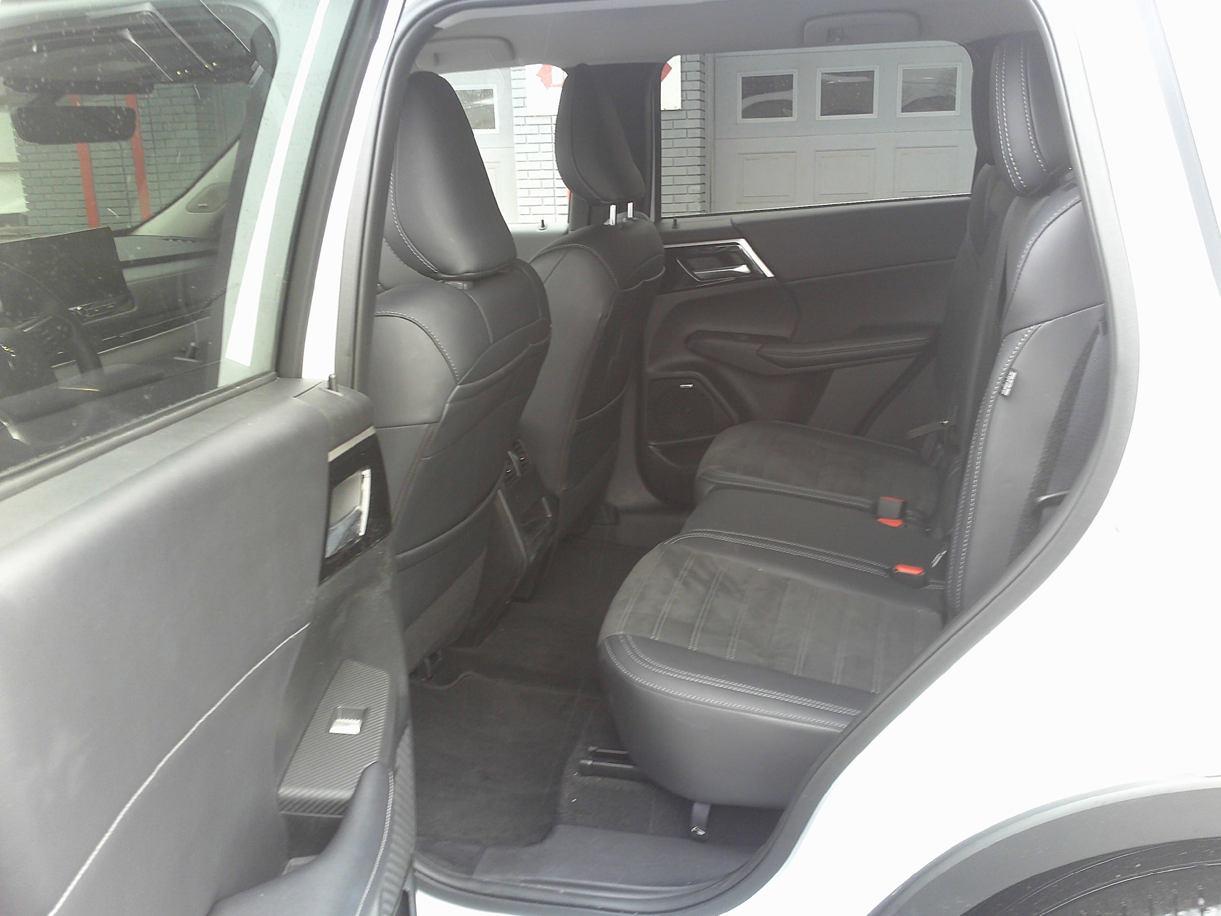 Used 2025 Mitsubishi Outlander SE image 17
