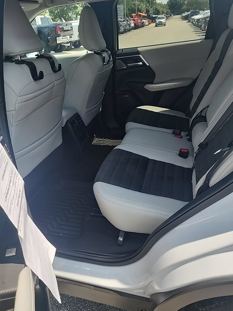 Used 2025 Mitsubishi Outlander SE AWD/4WD image 8