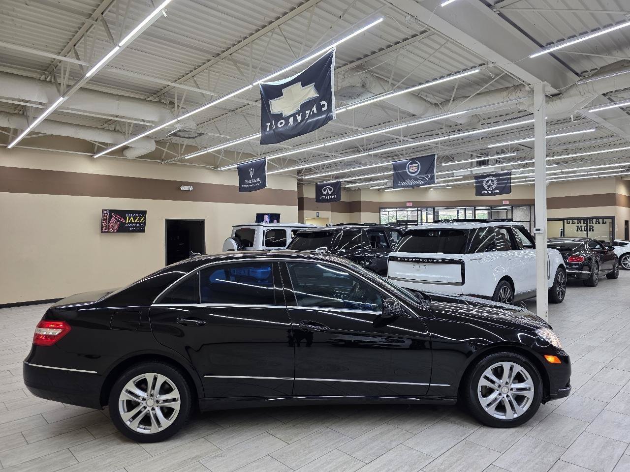 Used 2010 Mercedes-Benz E 350 Sedan image 5