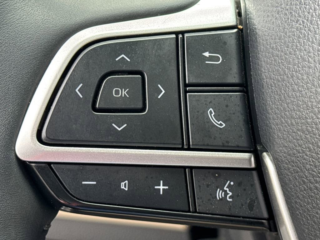Used 2024 Toyota Highlander Platinum image 25