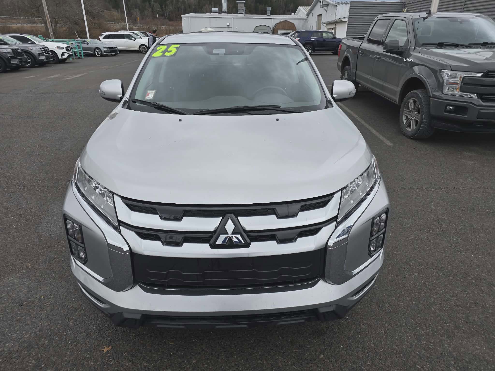Used 2025 Mitsubishi Outlander Sport SE image 9