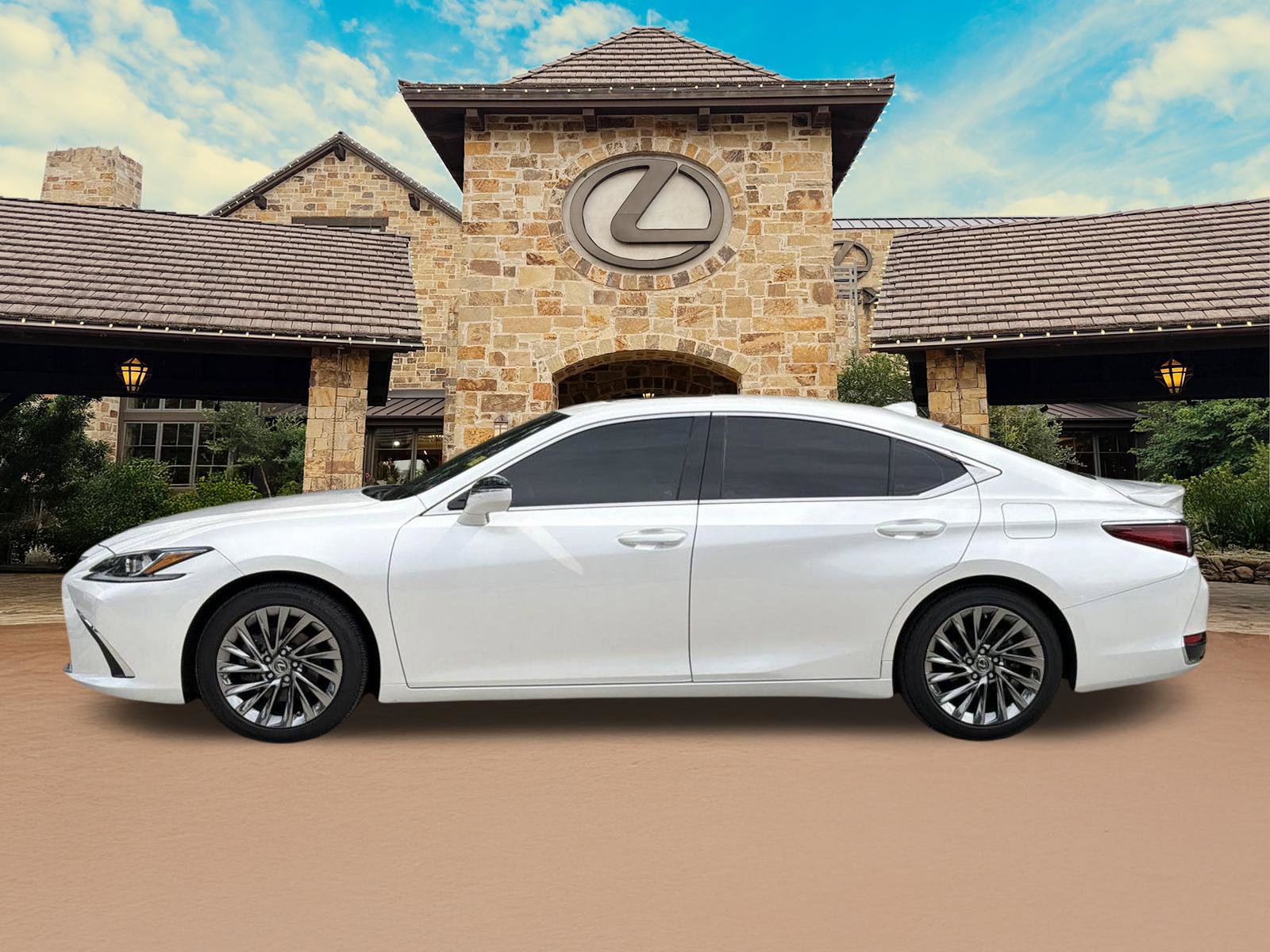 Certified 2024 Lexus ES 300h w/ Technology Package FWD image 2