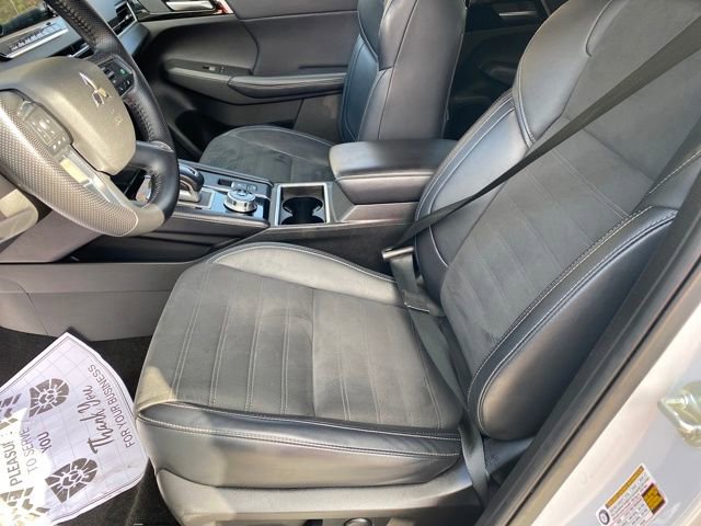 Used 2024 Mitsubishi Outlander SE image 12