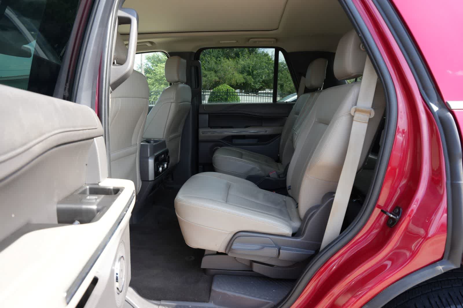 Used 2020 Ford Expedition XLT w/ Equipment Group 202A AWD/4WD image 15