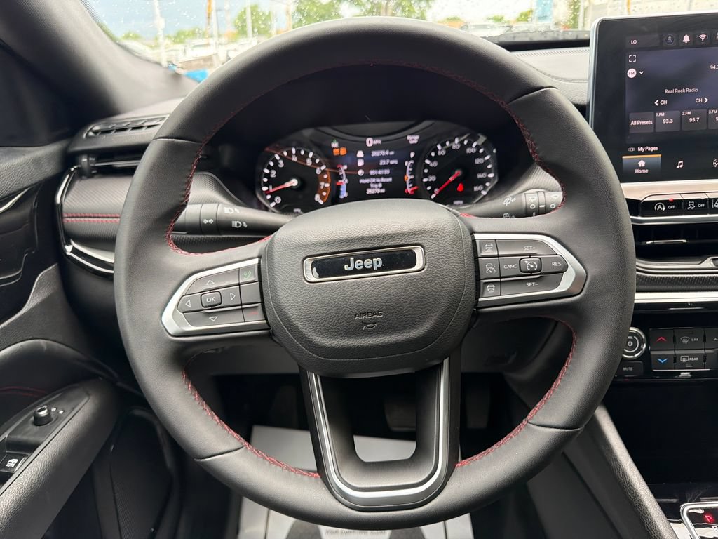 Used 2025 Jeep Compass Trailhawk AWD/4WD image 17