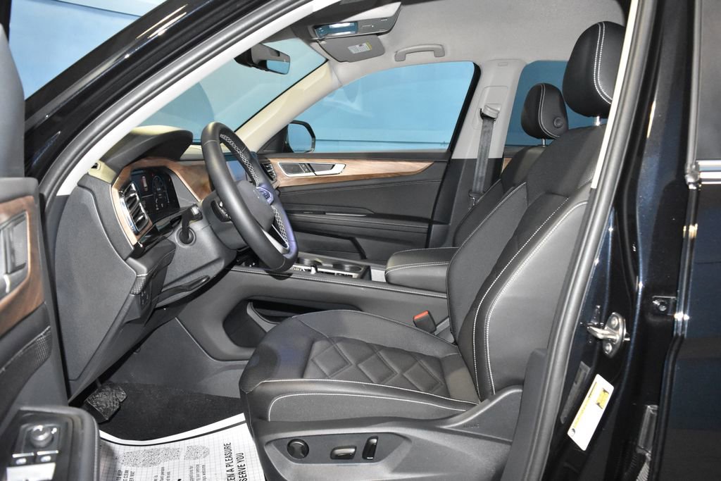 Used 2025 Volkswagen Atlas SE image 6