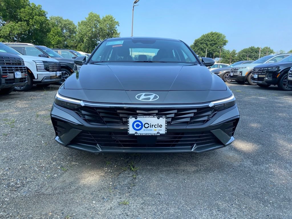 New 2026 Hyundai Elantra Limited FWD image 4