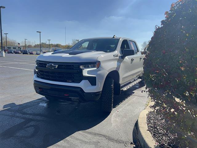 Used 2024 Chevrolet Silverado 1500 LT Trail Boss w/ Convenience Package II AWD/4WD image 3