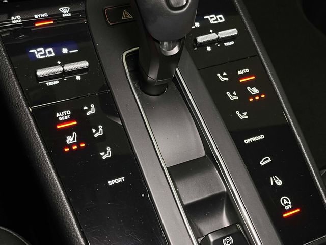 Certified 2022 Porsche Macan image 31