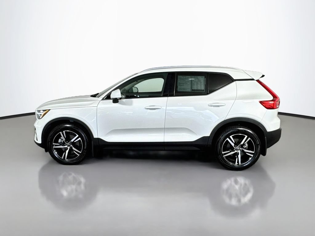 Used 2023 Volvo XC40 B5 Core w/ Convenience Package AWD/4WD image 5